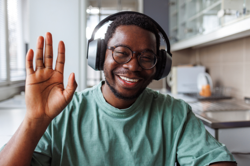 Enhanced connection with eye contact during video communication